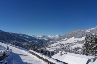 6_haus_bergwald_aussicht_winter.jpg