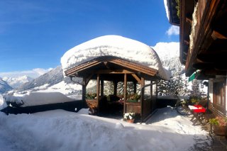 5_haus_bergwald_terrasse_winter.jpg
