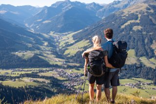 2_wandern_paar_alpbachtal_tourismus_hannes_sautner_shootandstyle.jpg